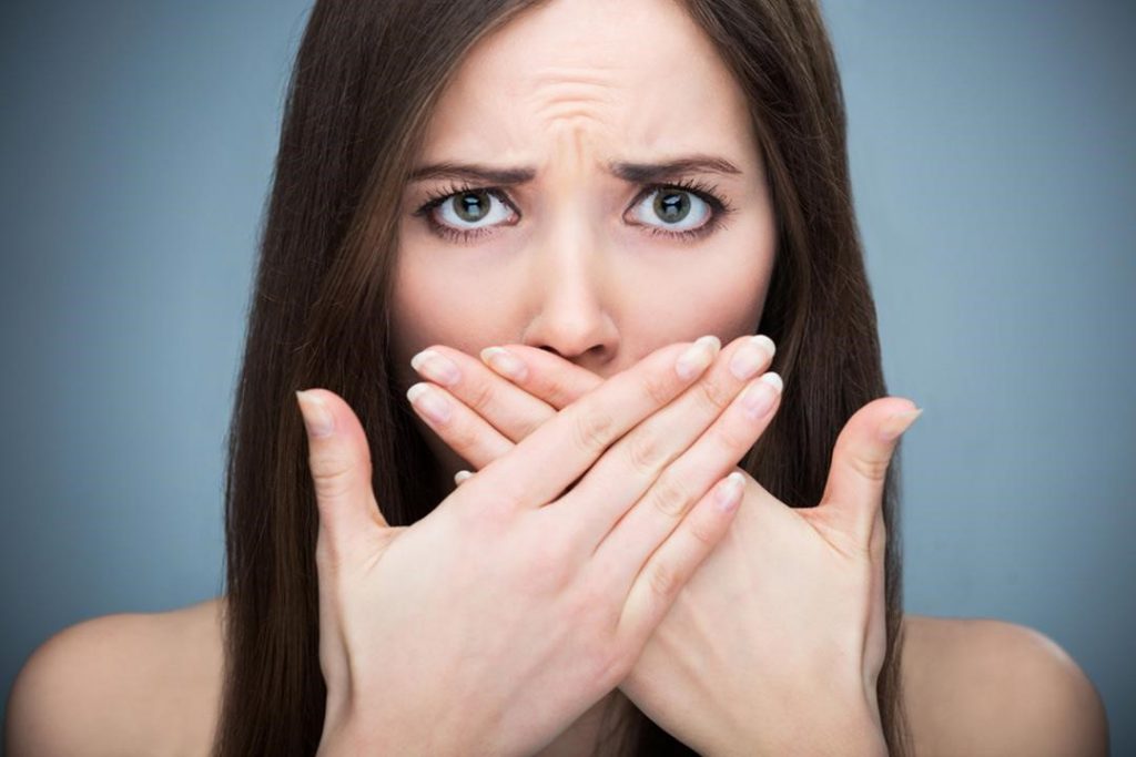 10 mẹo tự nhiên giúp loại bỏ hôi miệng