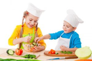 dạy trẻ nấu ăn